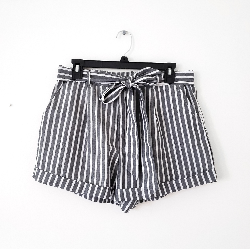 NWOT striped shorts tie belt sz large